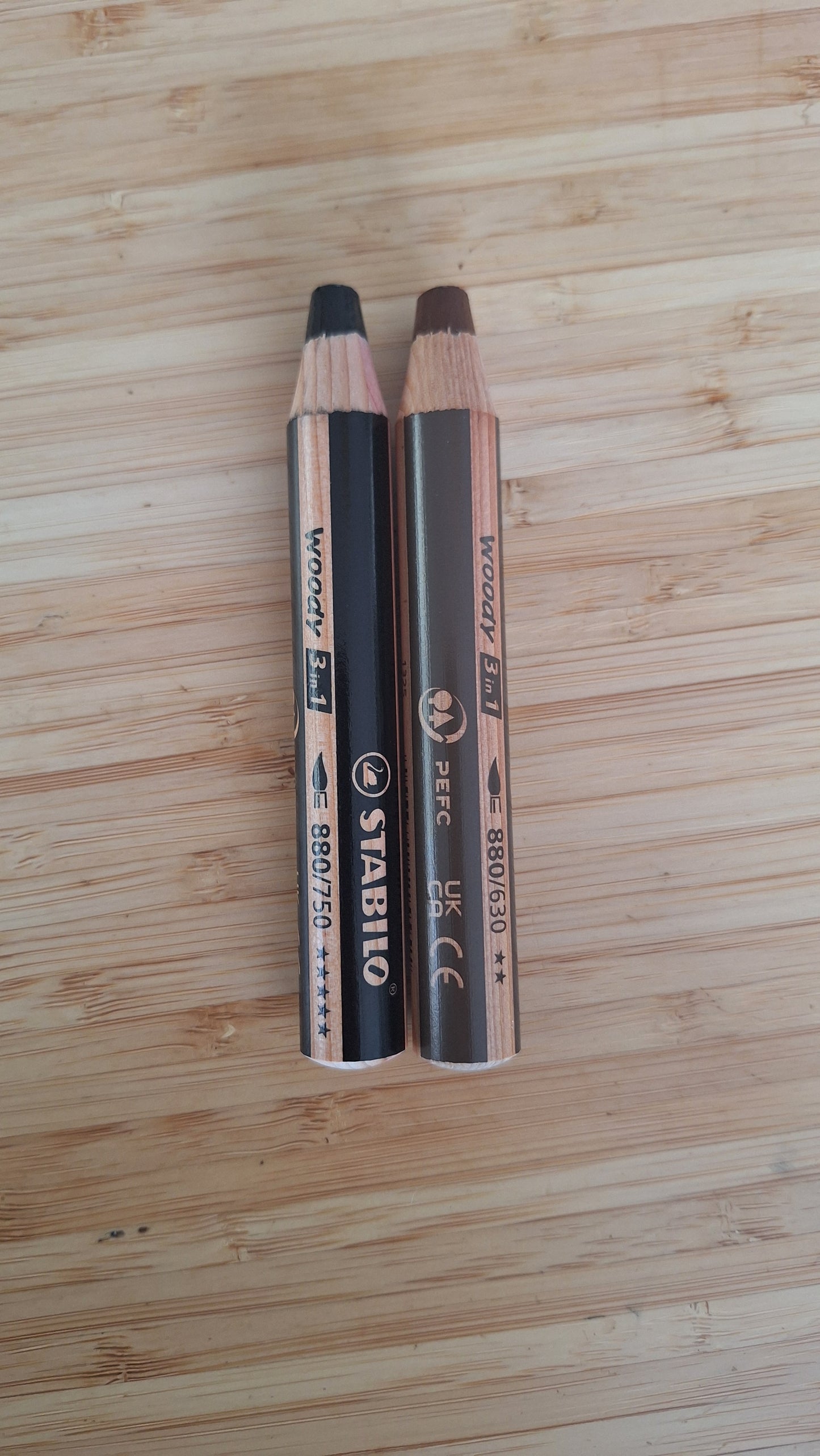 Image du crayons couleur woody au choix noir ou marron