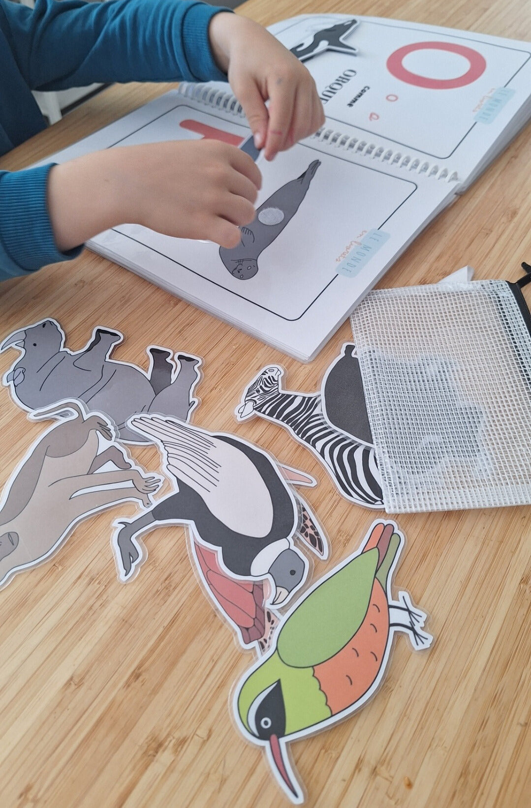 Image de l'abécédaire alphabet animaux concu par le Monde en Livrets