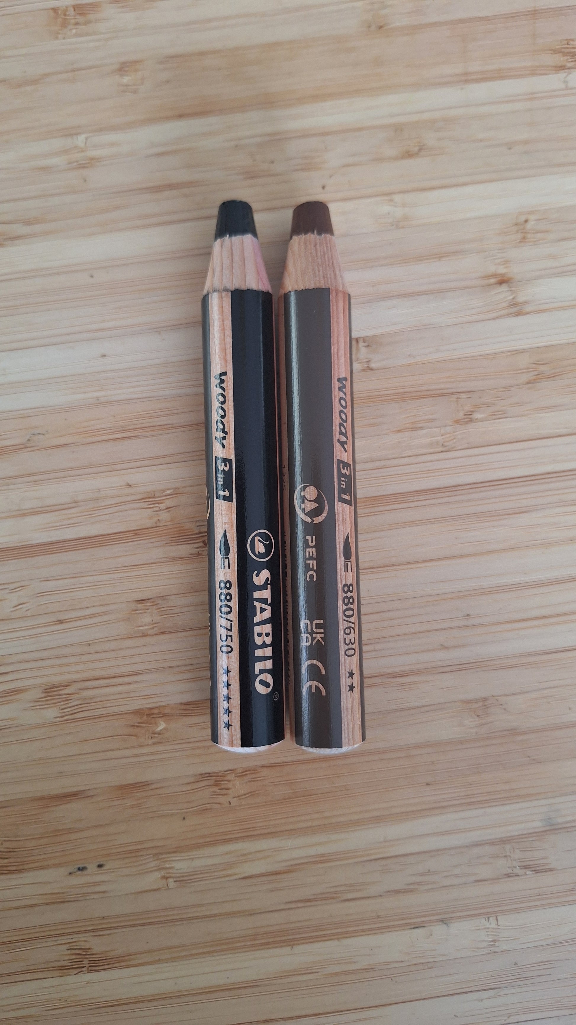 Image du crayons couleur woody au choix noir ou marron