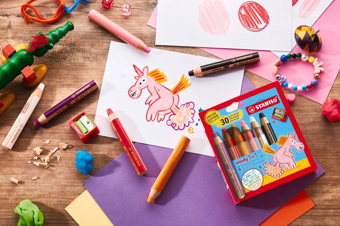 Image du dessin d'une licorne dessiné avec les crayons woody stabilo vendu sur la boutique Le Monde en Livrets