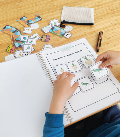 Image sur le cahier d'activite sur le theme des dinosaure concu par le Monde en Livrets