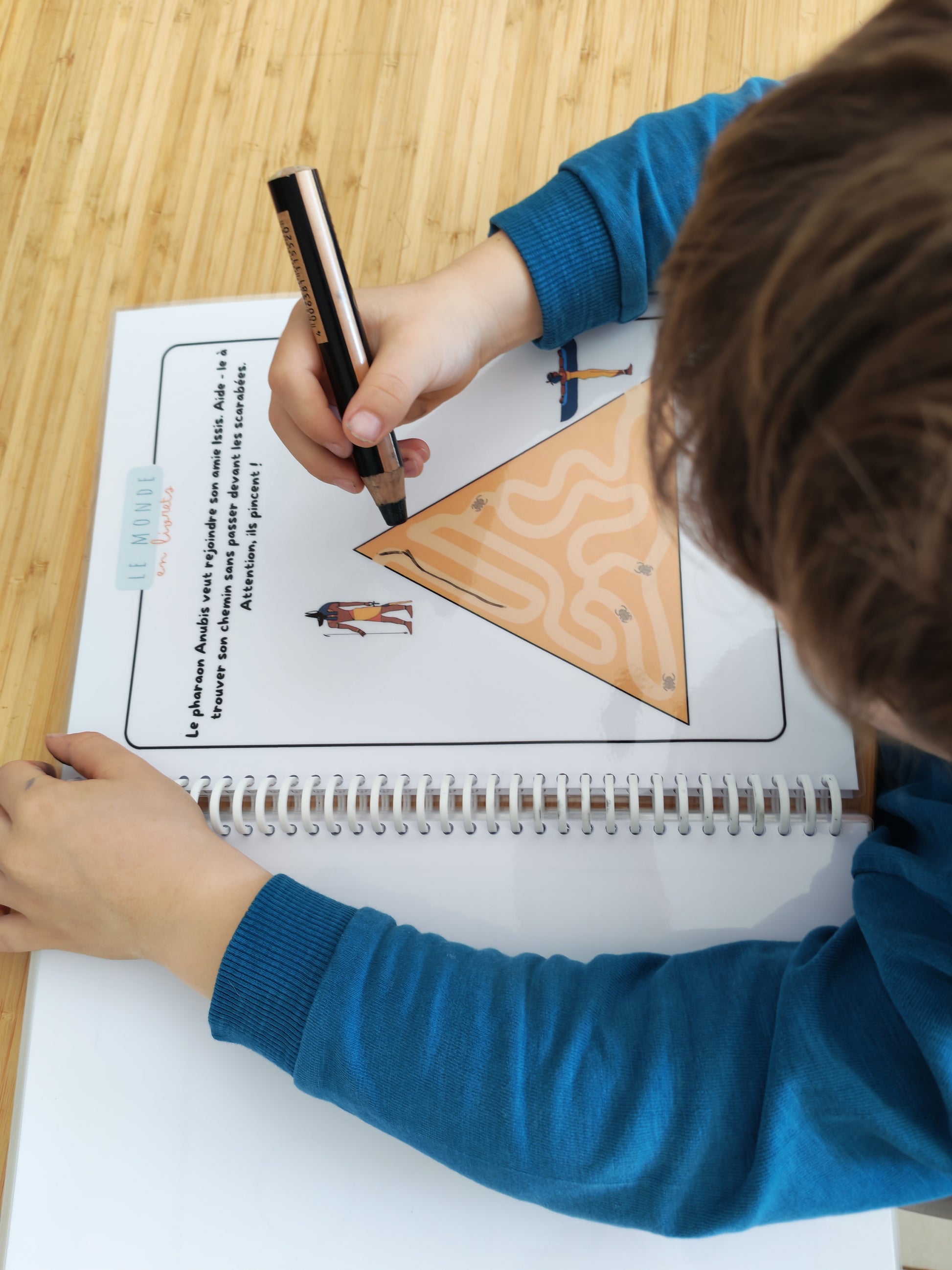 Image du cahier d'activité sur les pharaons concu par le Monde en Livrets